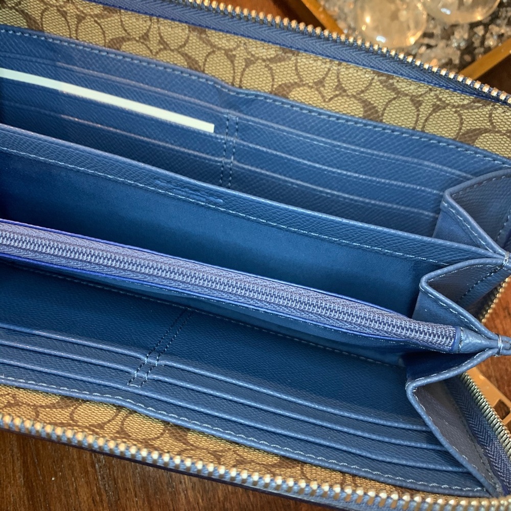 Coach Wallet - Picture 6 of 7